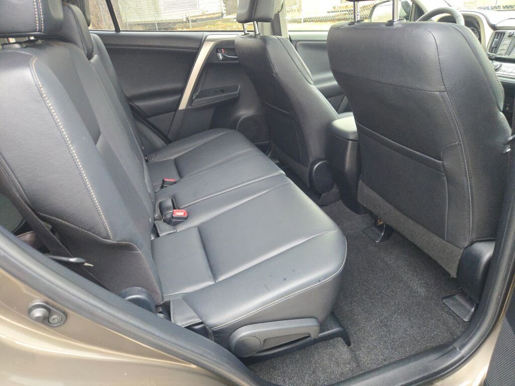 Used 2015 Toyota RAV4 Limited image 9