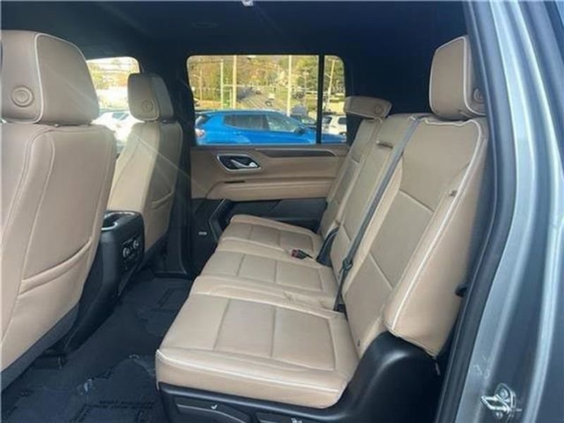 Used 2024 Chevrolet Suburban Premier AWD/4WD image 16