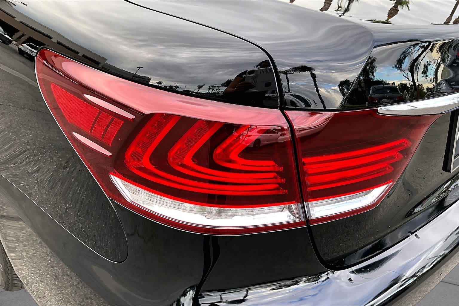 Used 2016 Lexus LS 460 w/ Comfort Package RWD image 26