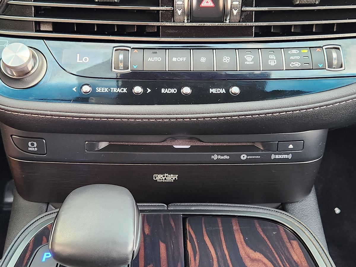 Used 2022 Lexus LS 500 w/ Interior Upgrade Package RWD image 37