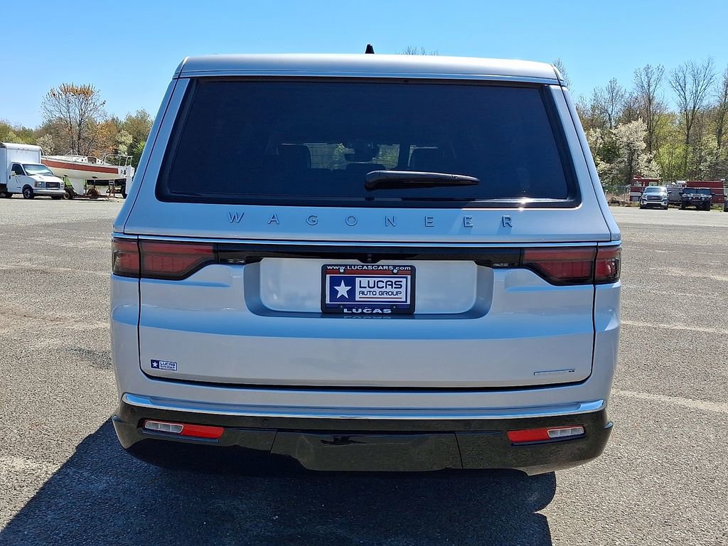 Used 2024 Jeep Wagoneer L Series II w/ Flexible Seating Group image 10