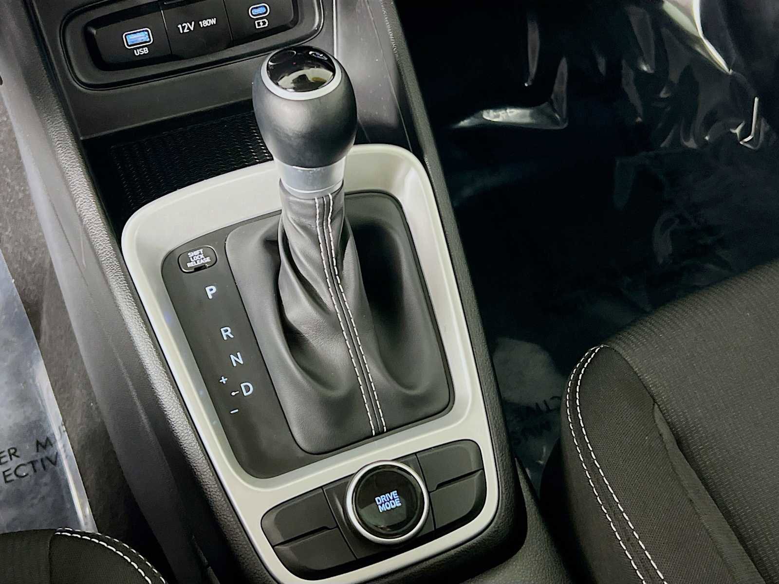 Certified 2025 Hyundai Venue SEL image 16