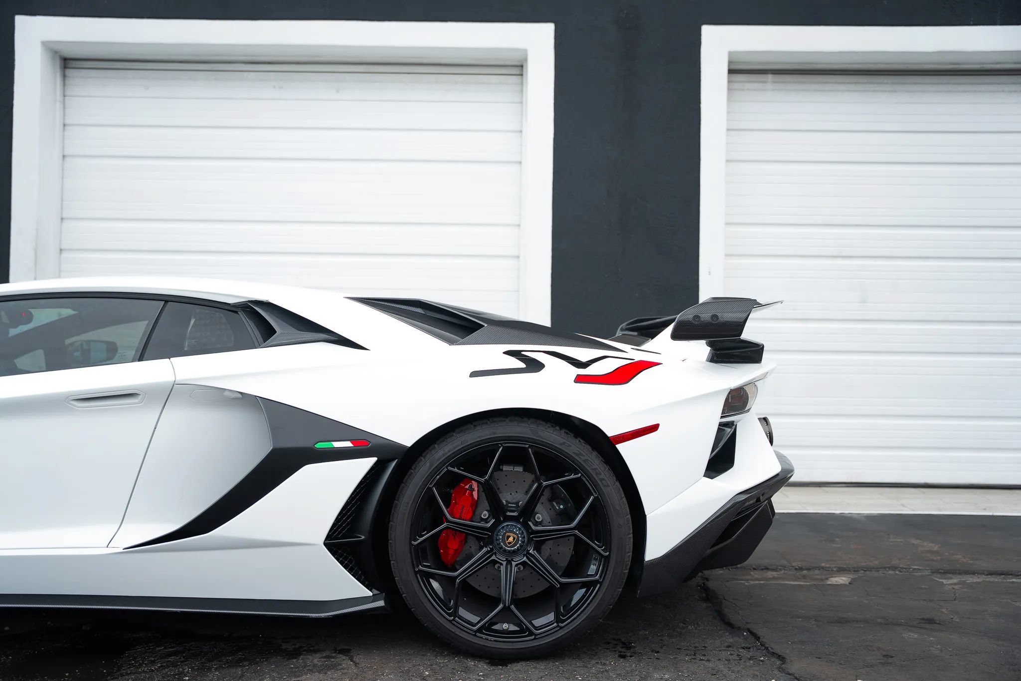 Used 2019 Lamborghini Aventador SVJ AWD/4WD image 12