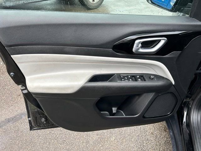 Used 2023 Jeep Compass Limited w/ Elite Group AWD/4WD image 11