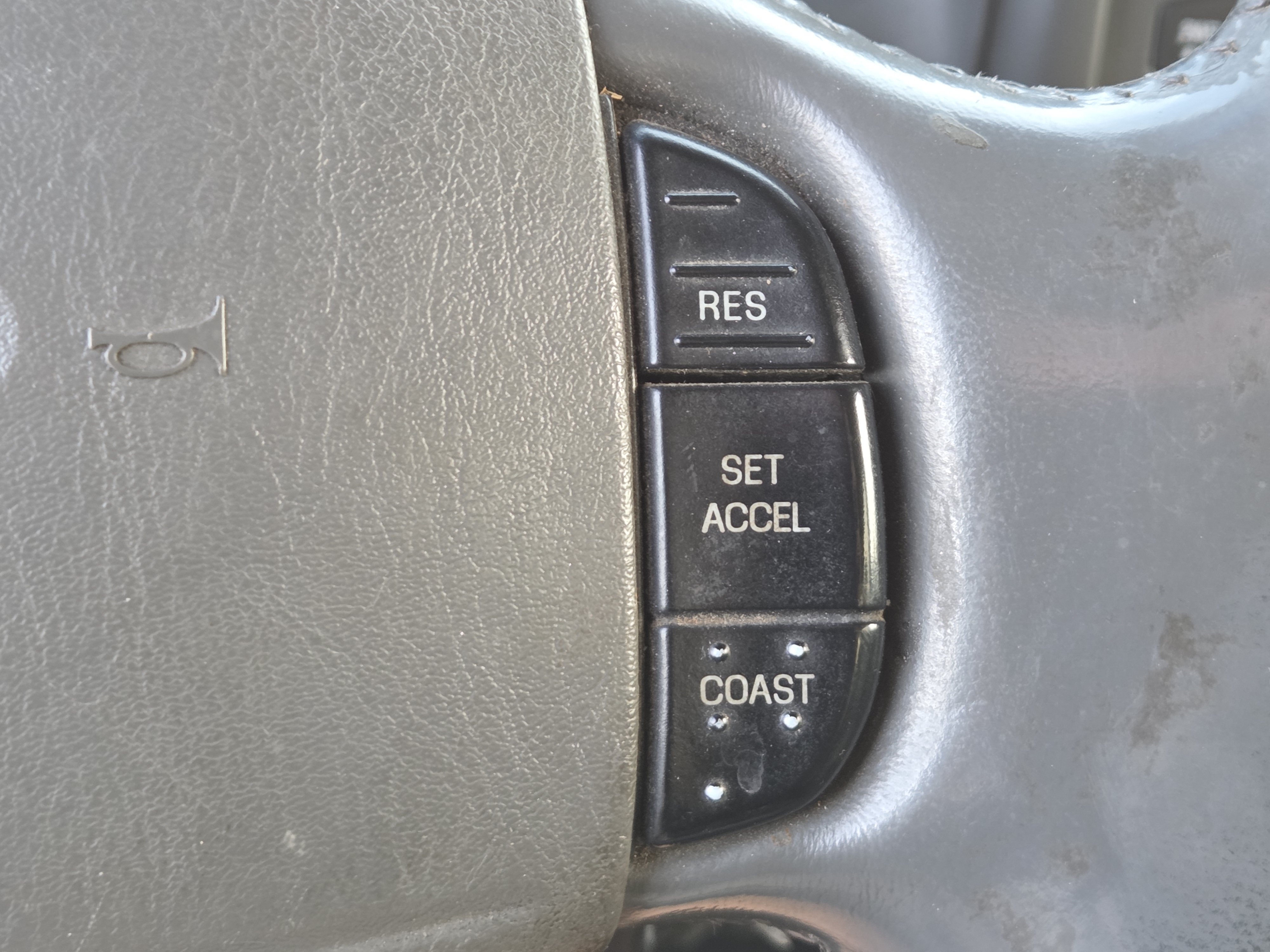 Used 2004 Ford Excursion XLT AWD/4WD image 5