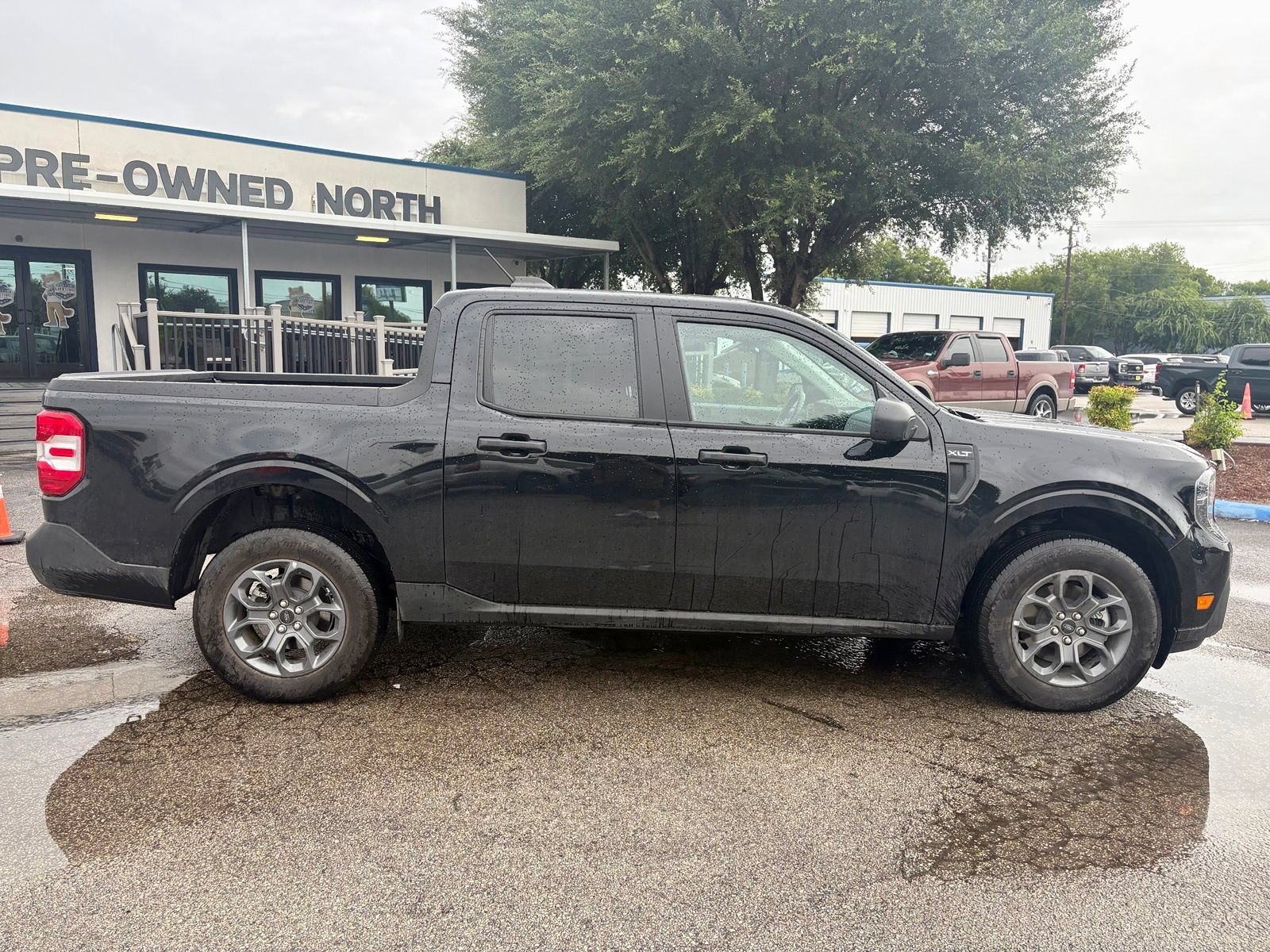 Used 2025 Ford Maverick XLT FWD image 2