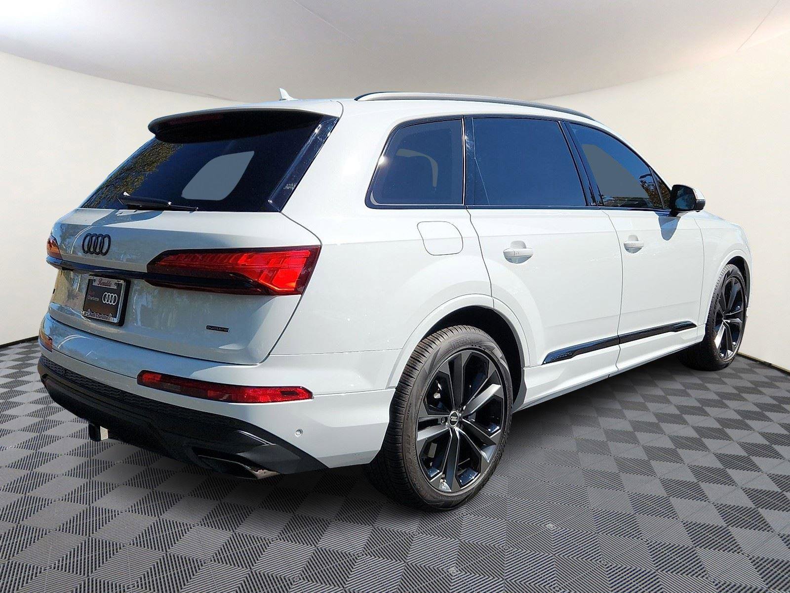 Used 2025 Audi Q7 3.0T Prestige w/ Prestige Package image 6