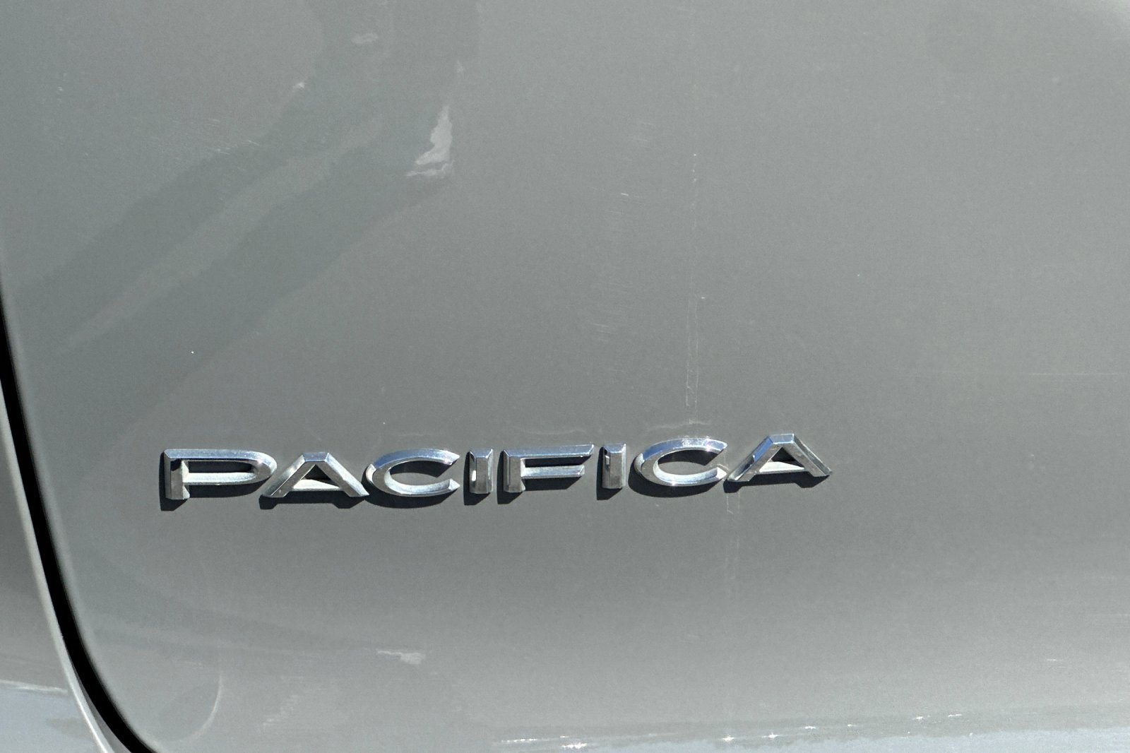 Used 2023 Chrysler Pacifica Touring-L image 27