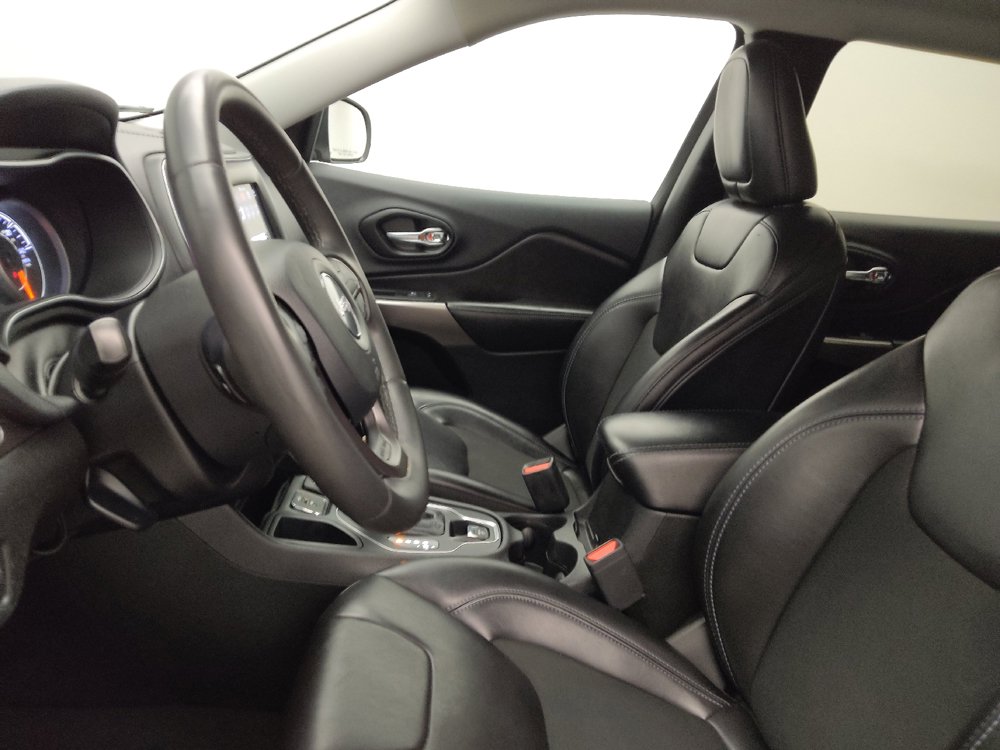 Used 2020 Jeep Cherokee Latitude Plus FWD image 17