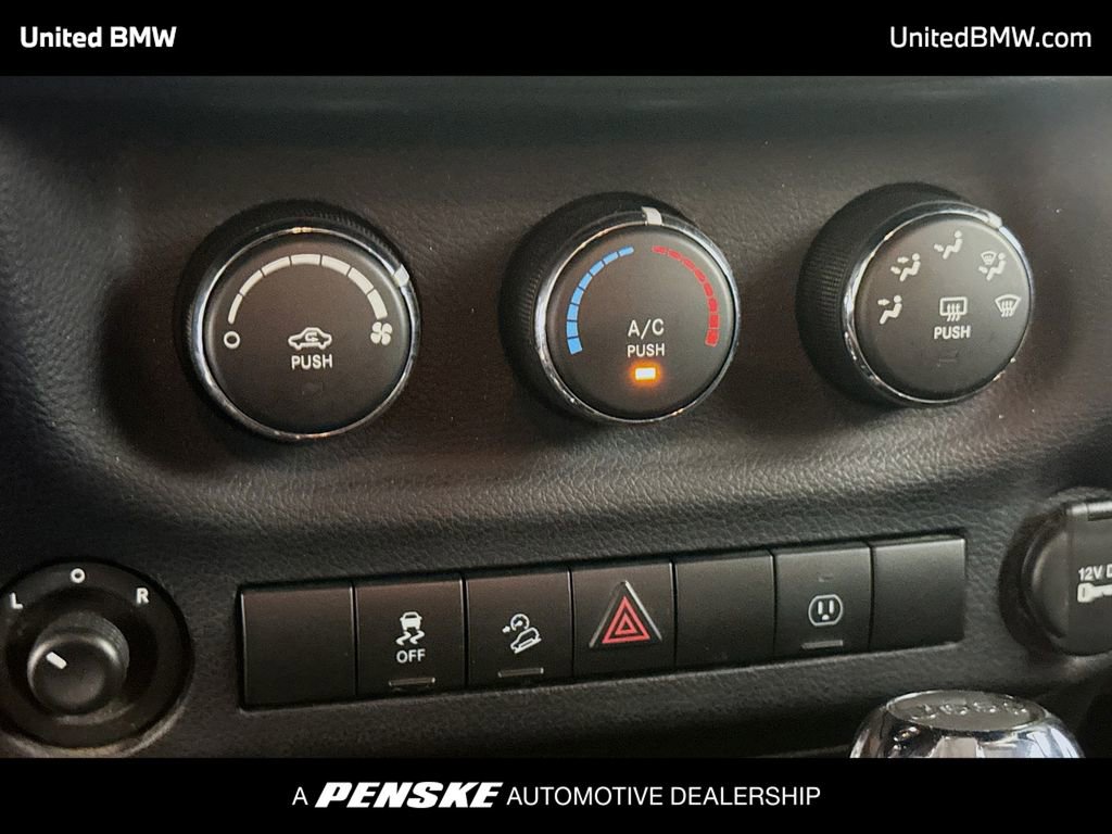 Used 2015 Jeep Wrangler Unlimited Sahara w/ Connectivity Group image 9