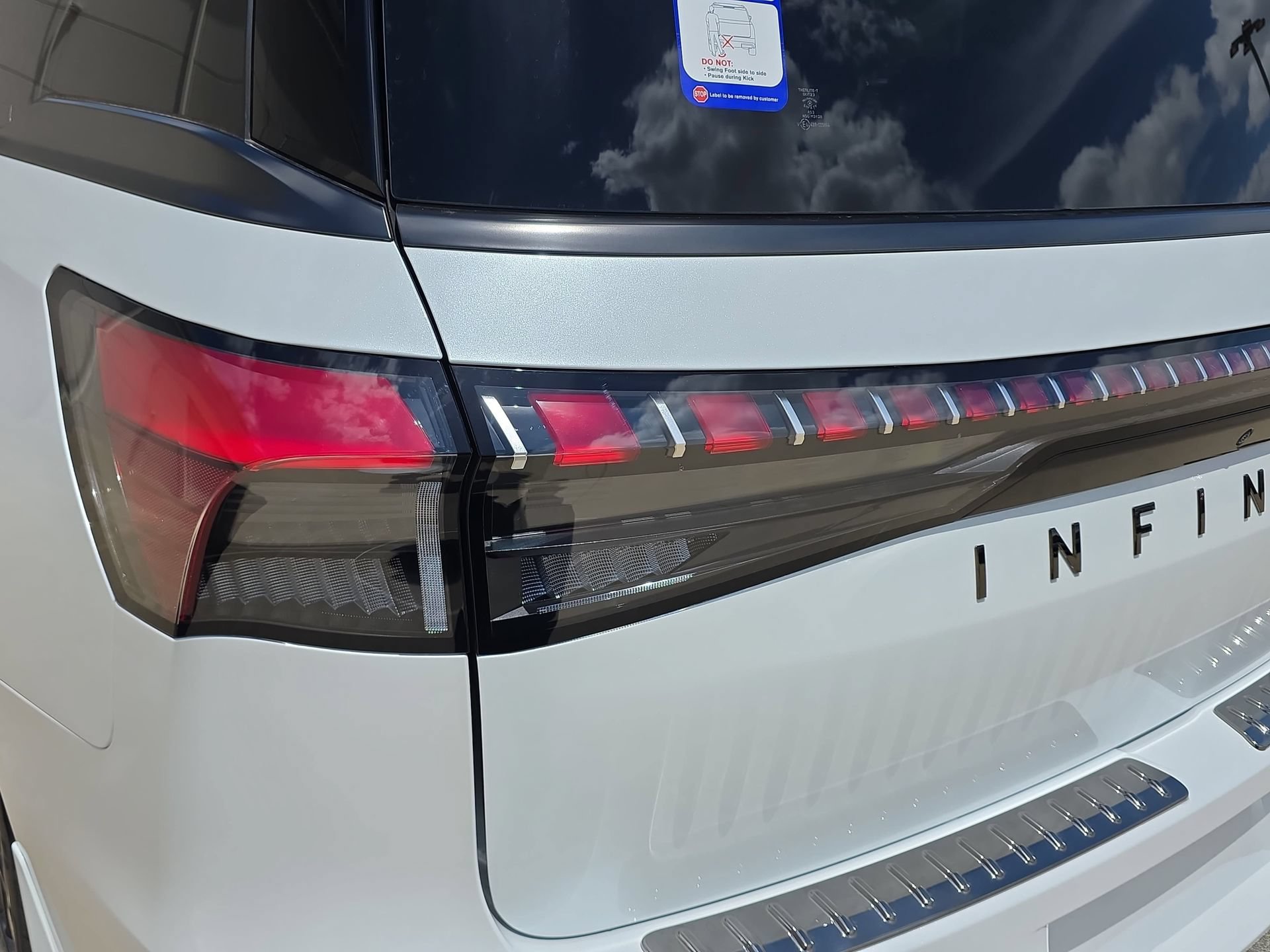 New 2026 INFINITI QX80 4WD w/ Sport Exterior Package image 32