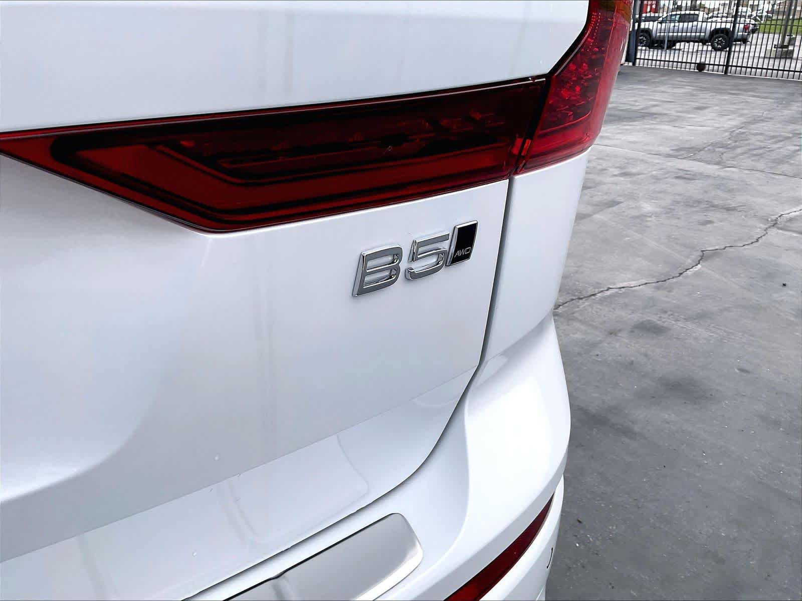 New 2026 Volvo XC60 B5 Plus w/ Protection Package Premier AWD/4WD image 26