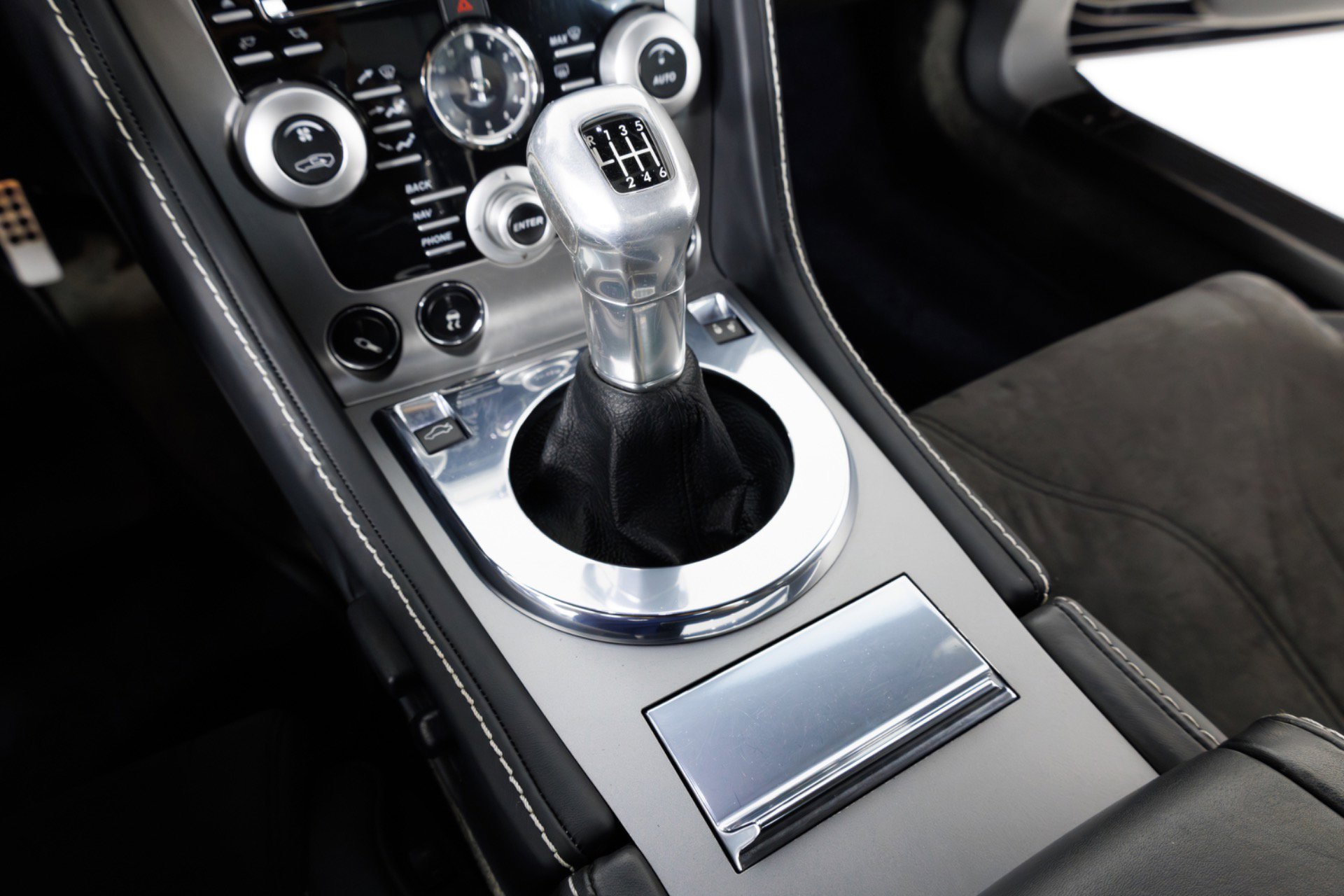 Used 2009 Aston Martin DBS Coupe RWD image 23