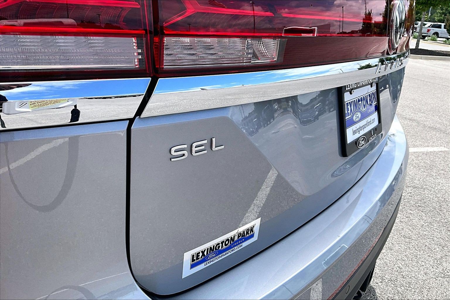 Used 2025 Volkswagen Atlas SEL AWD/4WD image 24