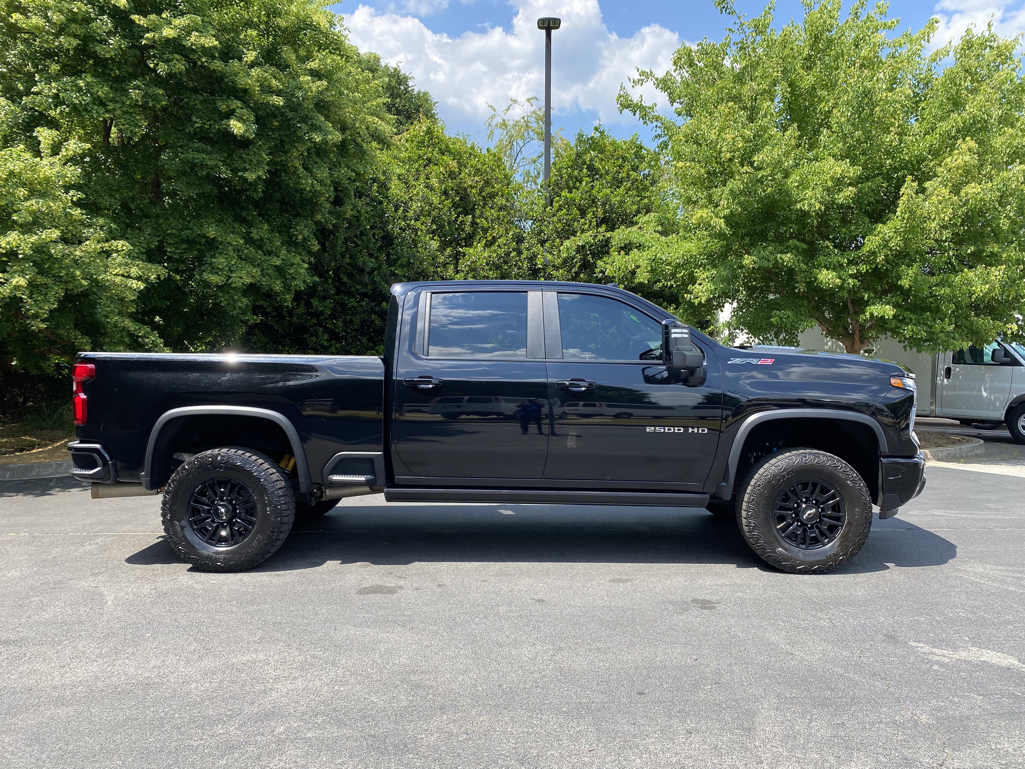 Used 2024 Chevrolet Silverado 2500 ZR2 w/ Technology Package AWD/4WD image 10