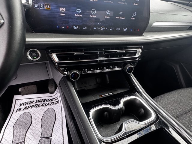 Used 2025 Chevrolet Traverse LT image 21