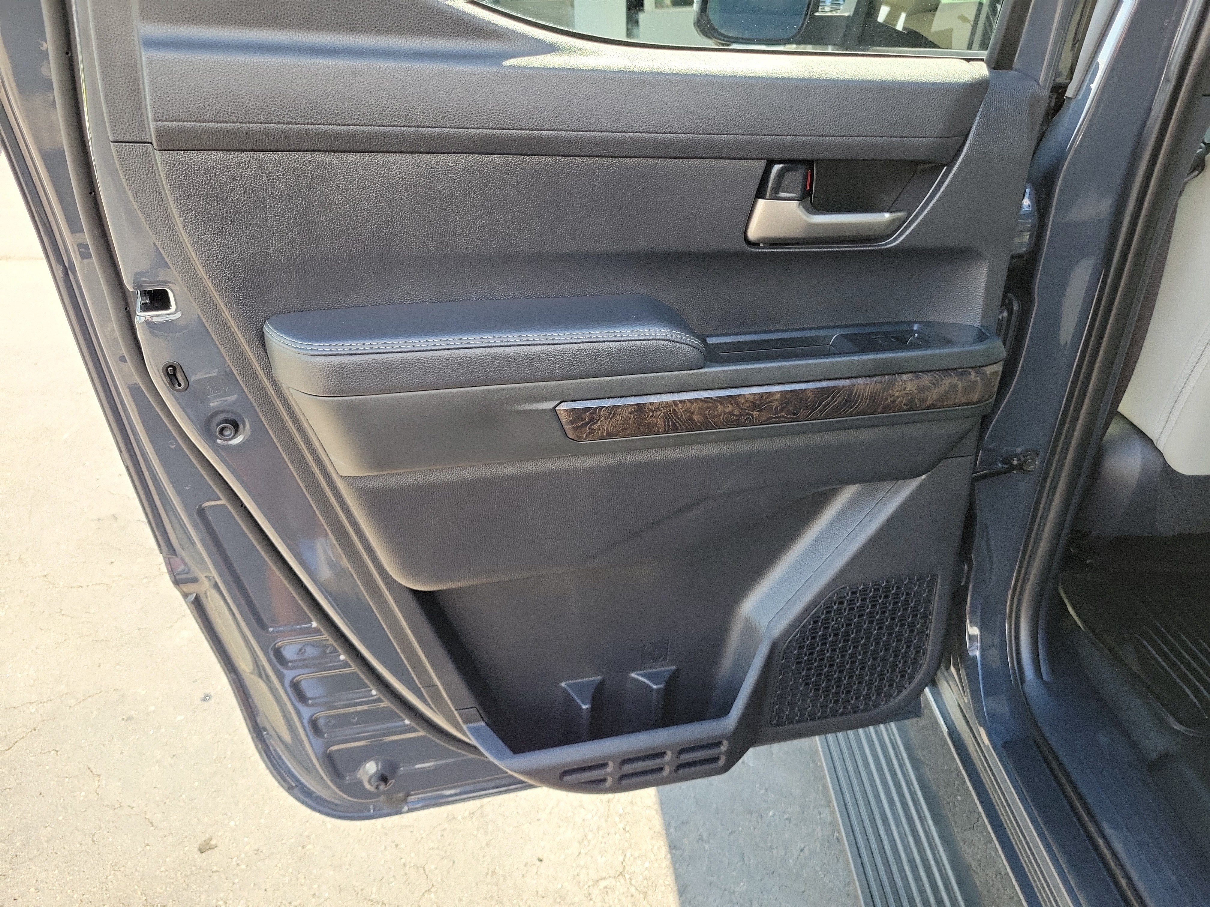 Used 2024 Toyota Tacoma Limited w/ Limited Package (LT) AWD/4WD image 13