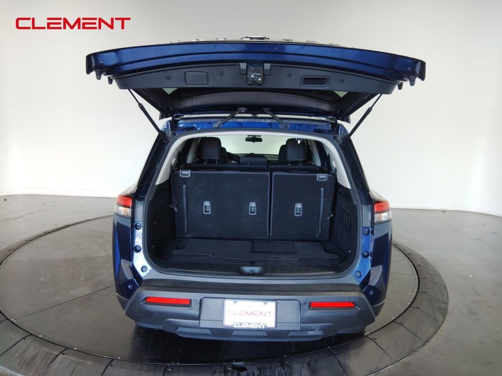 Used 2022 Nissan Pathfinder SV image 8