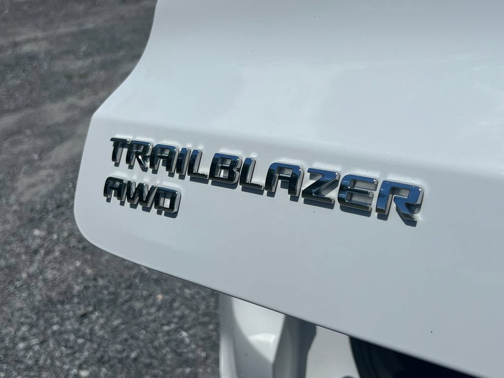 Used 2025 Chevrolet TrailBlazer LT AWD/4WD image 14