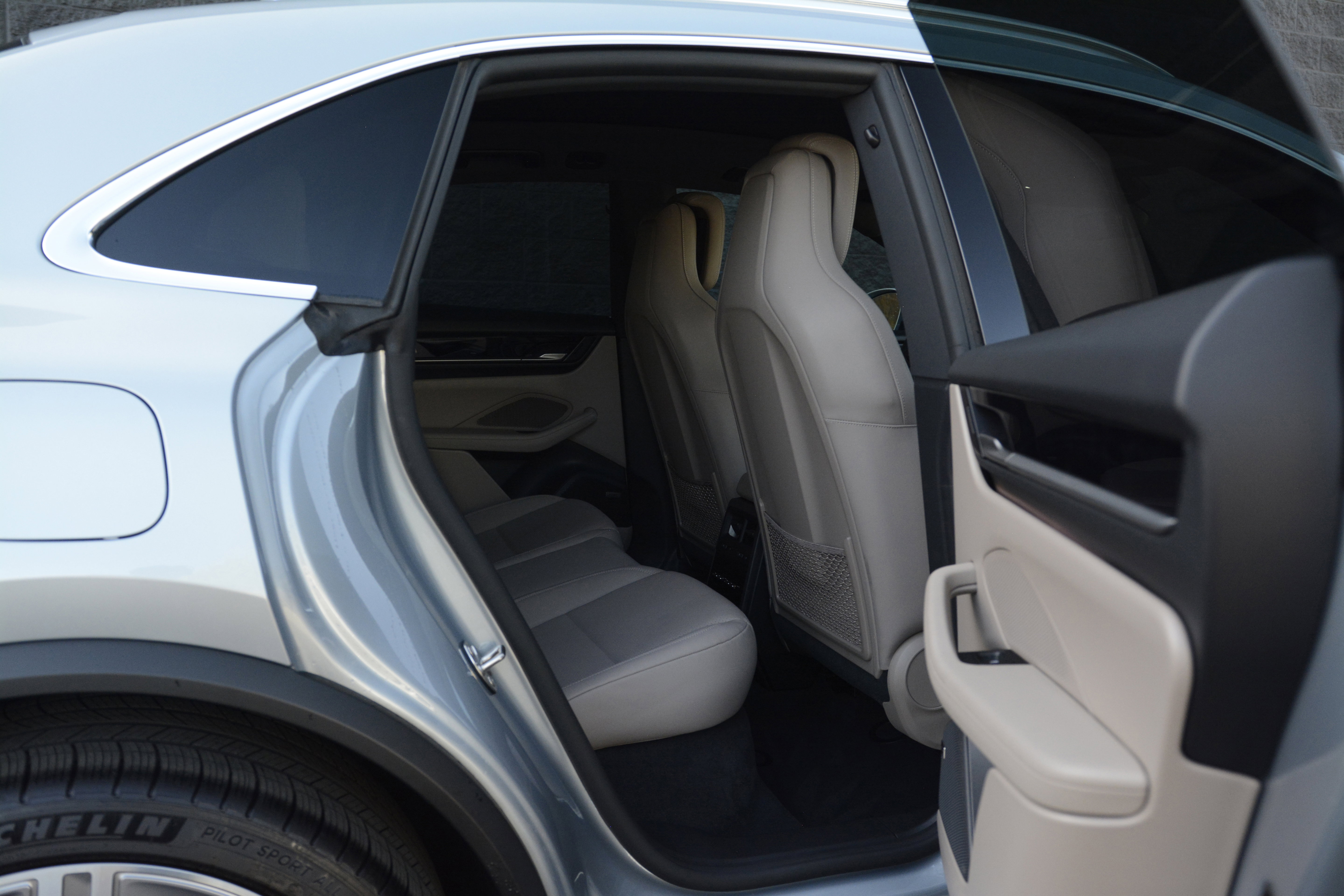 Certified 2025 Porsche Macan 4 Electric image 29