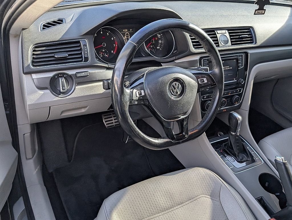 Used 2017 Volkswagen Passat 1.8T R-Line image 17