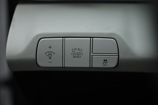 Certified 2025 Hyundai Elantra Limited image 18