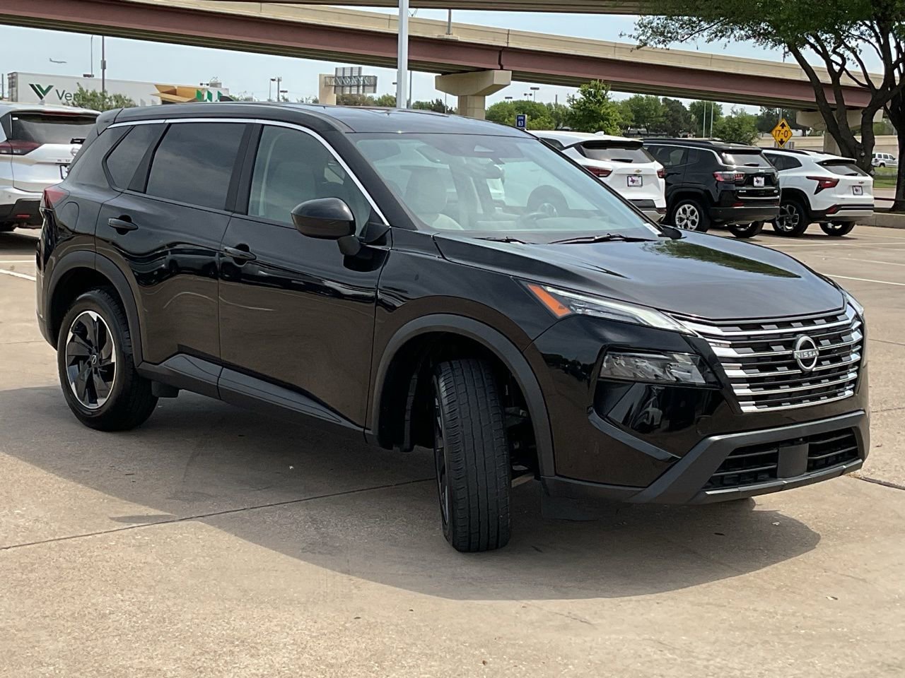 Used 2025 Nissan Rogue SV FWD image 4