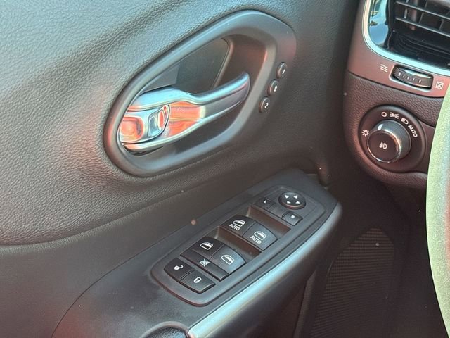 Used 2019 Jeep Cherokee Limited image 34