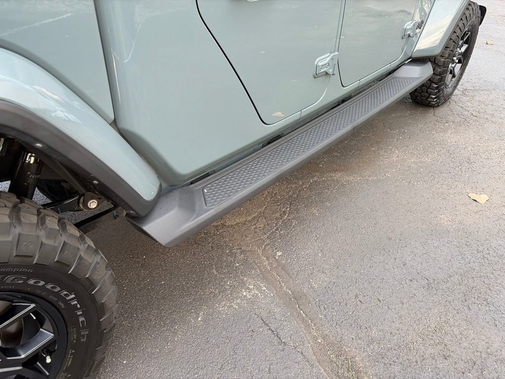 Used 2025 Jeep Gladiator Sport AWD/4WD image 9