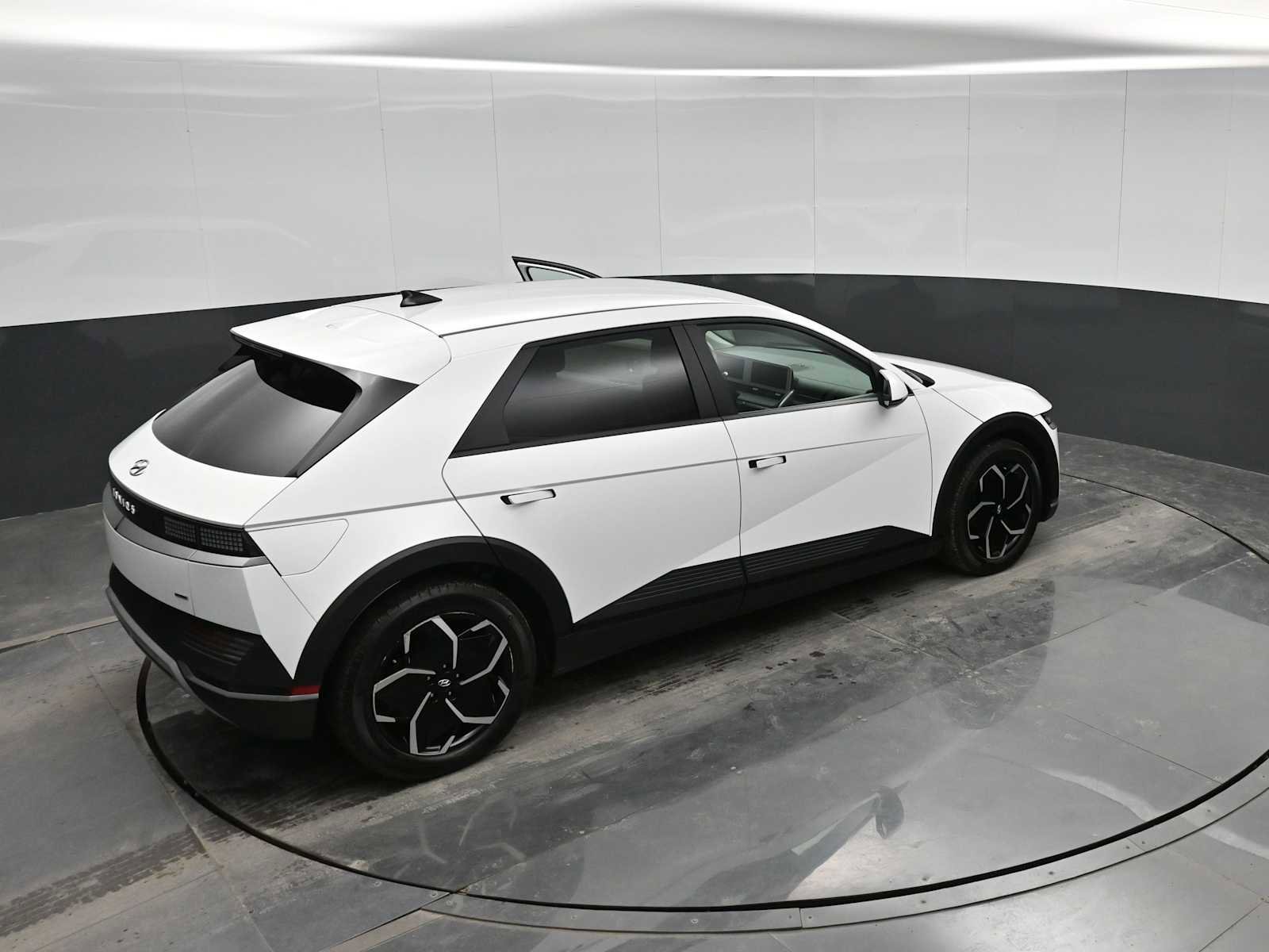 Used 2022 Hyundai Ioniq 5 SE w/ Cargo Package image 28