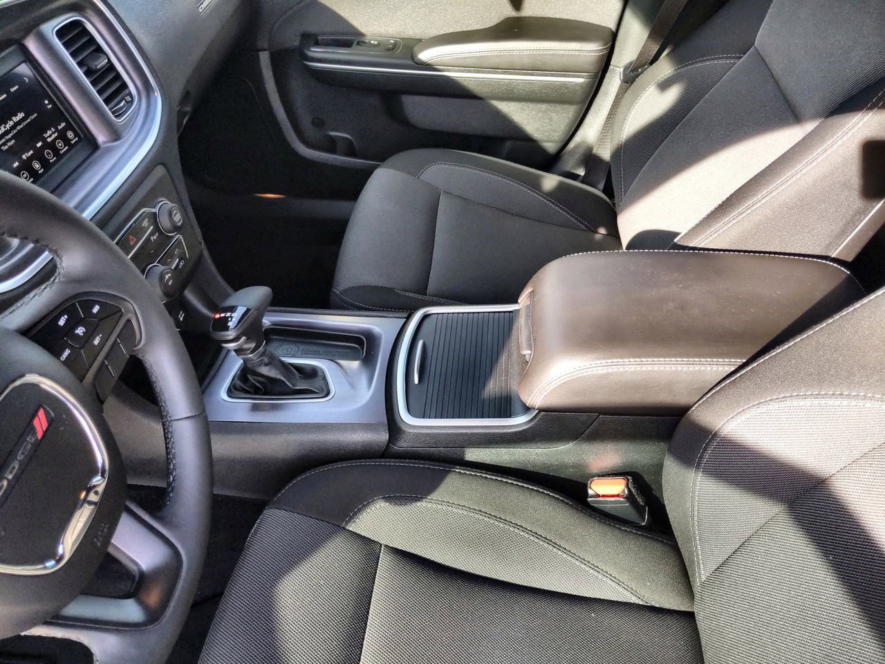 Used 2018 Dodge Charger SXT RWD image 15