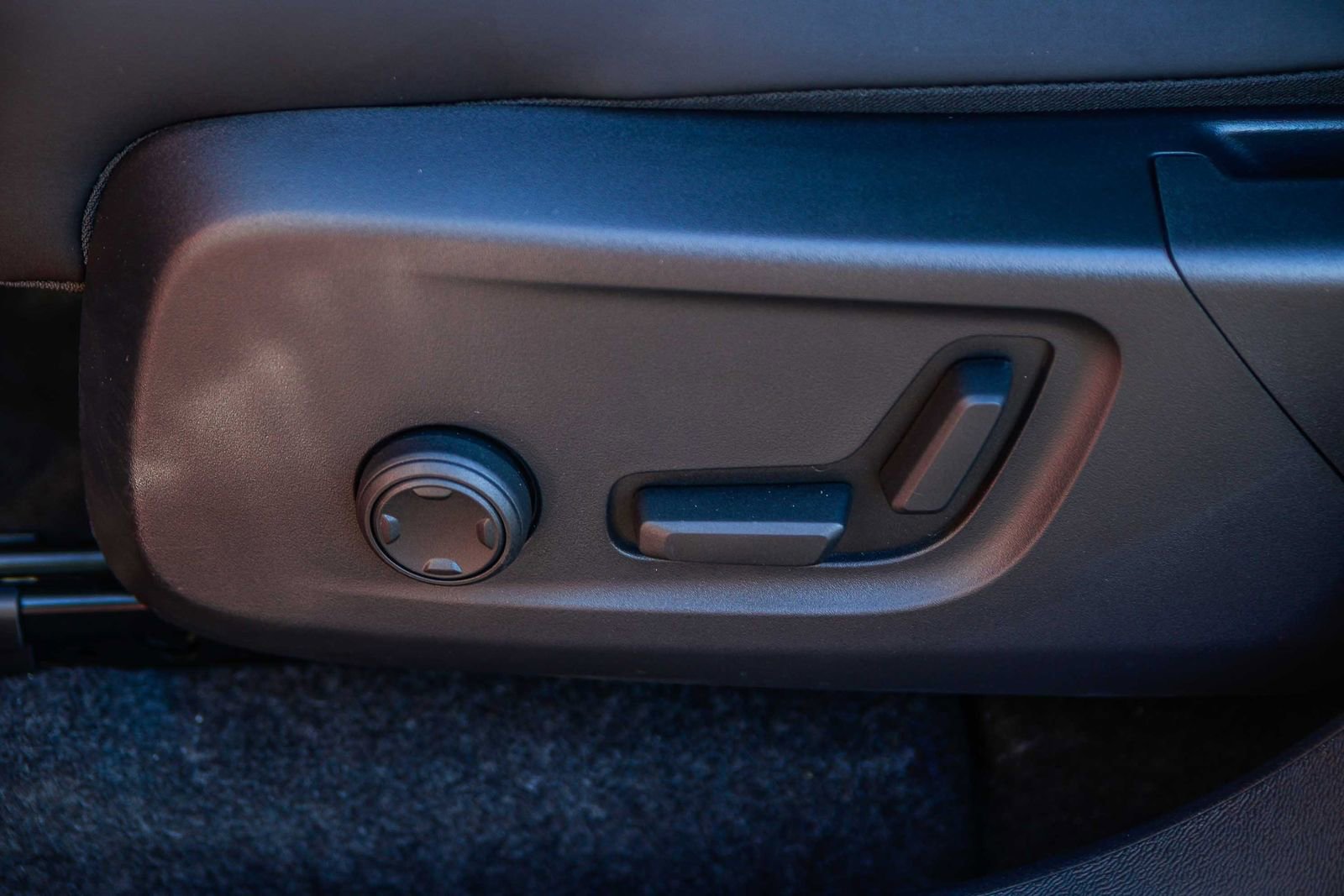 Used 2023 Volvo C40 P8 Recharge Plus image 24