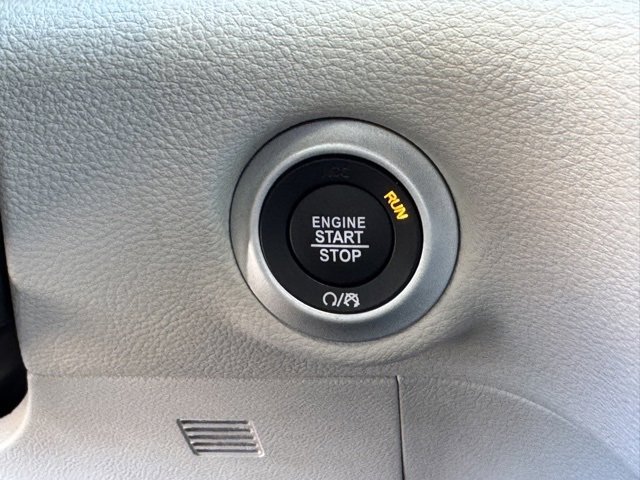 Used 2024 Chrysler Pacifica Touring-L image 19