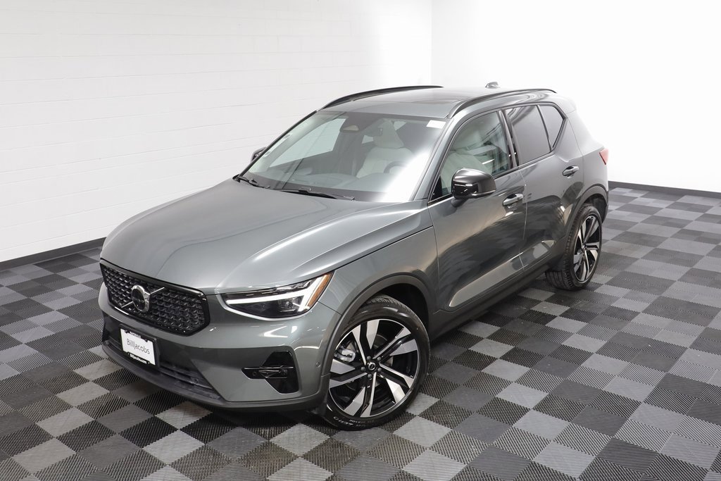 Used 2026 Volvo XC40 B5 Ultra w/ Climate Package image 2