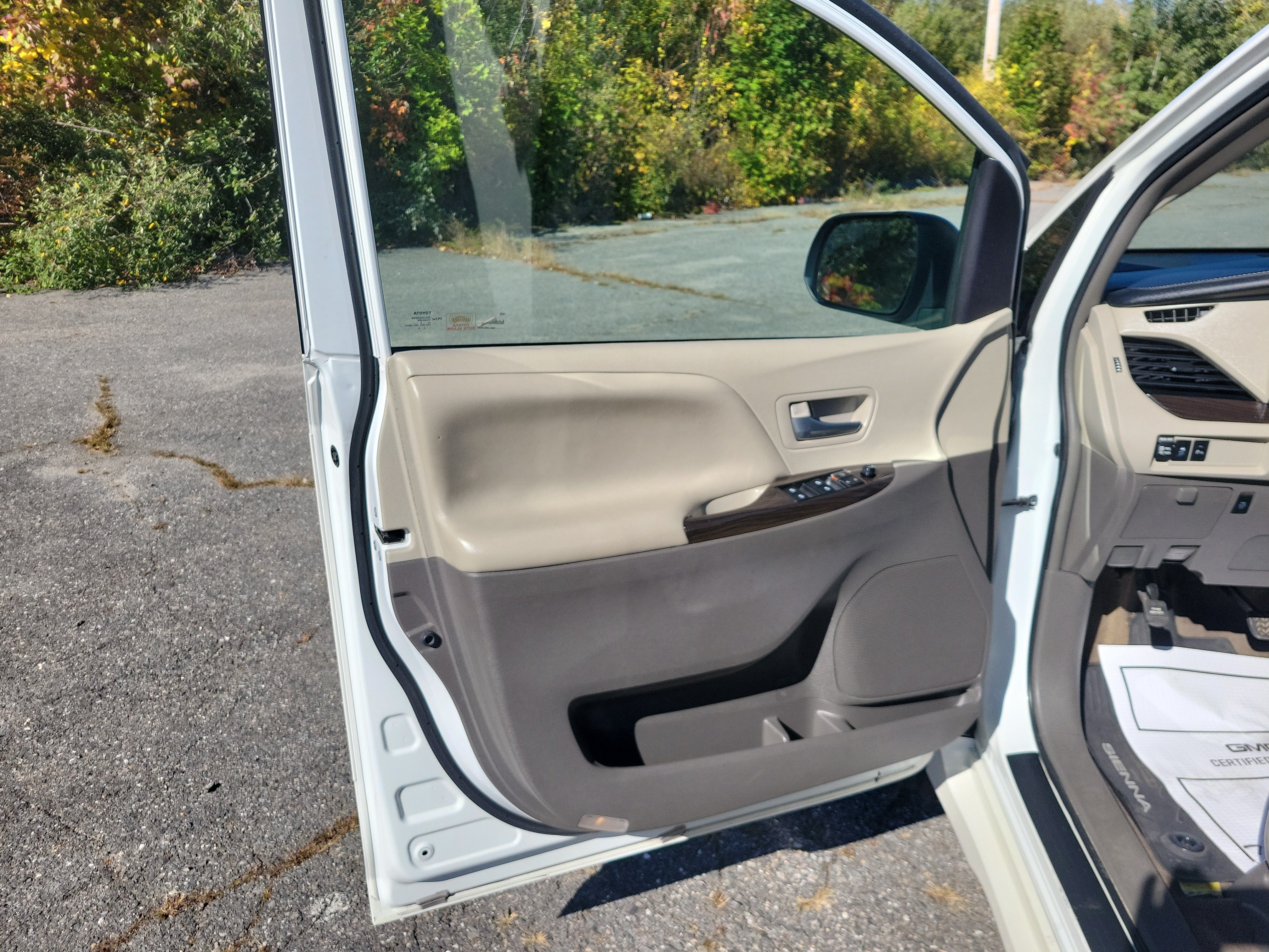 Used 2019 Toyota Sienna XLE Premium w/ Carpet Mat Package AWD/4WD image 14