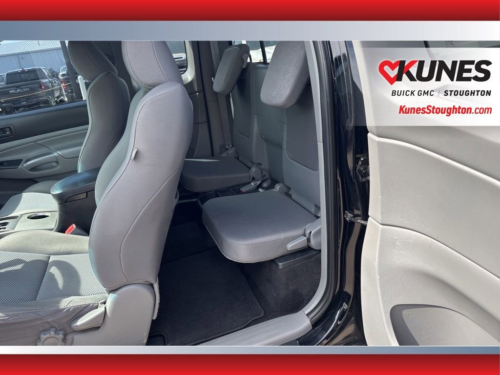 Used 2014 Toyota Tacoma 4x4 Access Cab V6 w/ TRD Sport Package image 15
