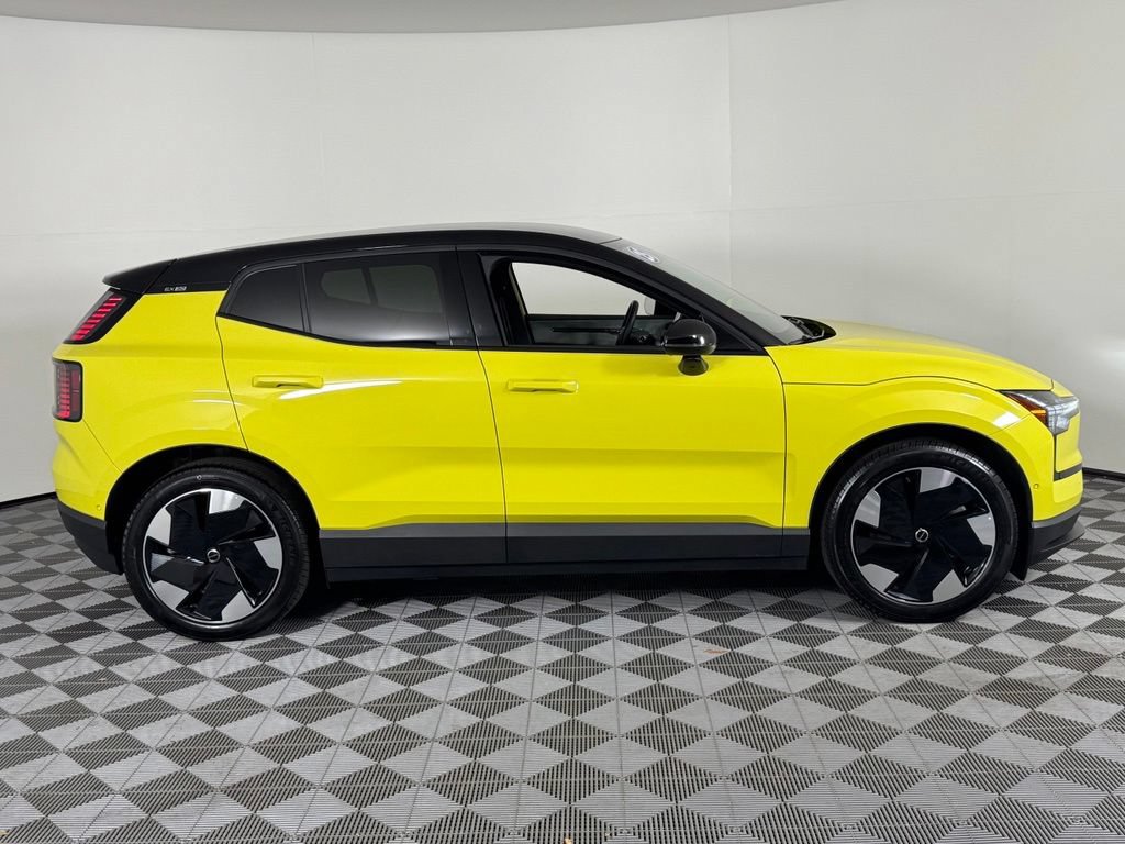 Certified 2025 Volvo EX30 Ultra AWD/4WD image 5
