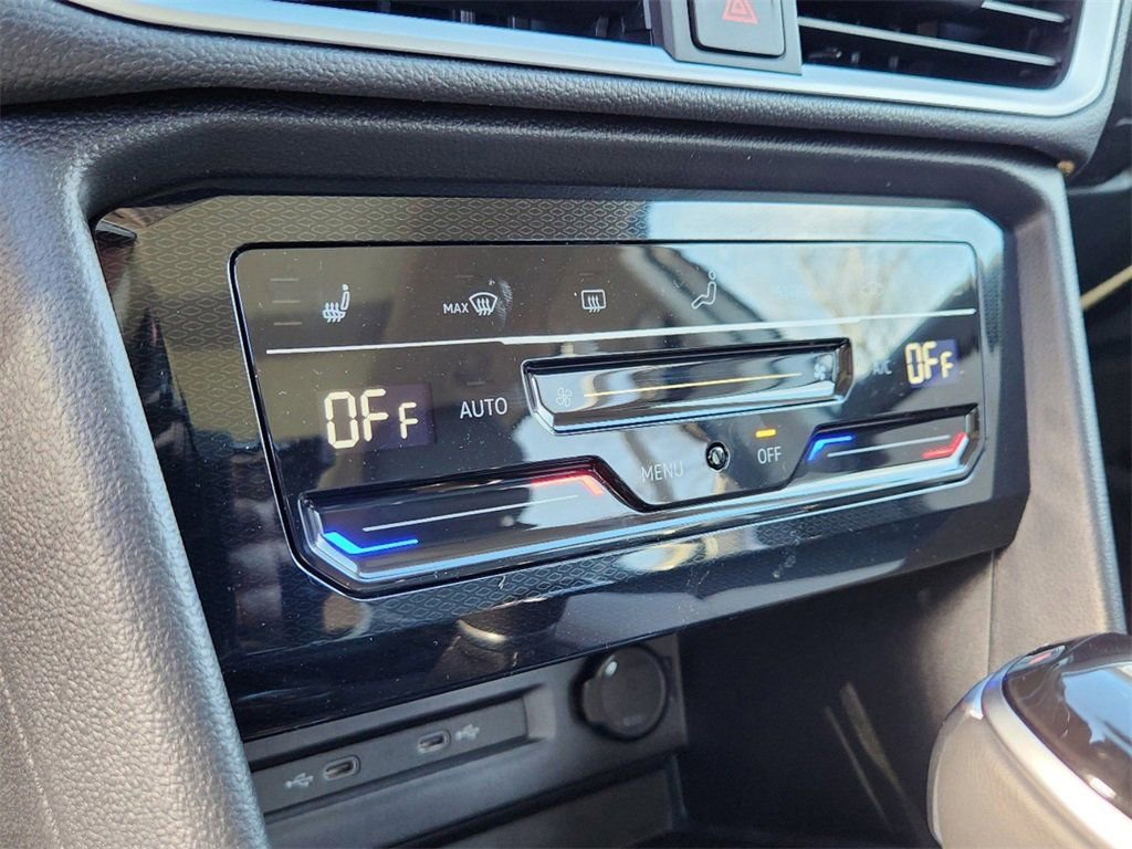 New 2025 Volkswagen Taos SE image 13