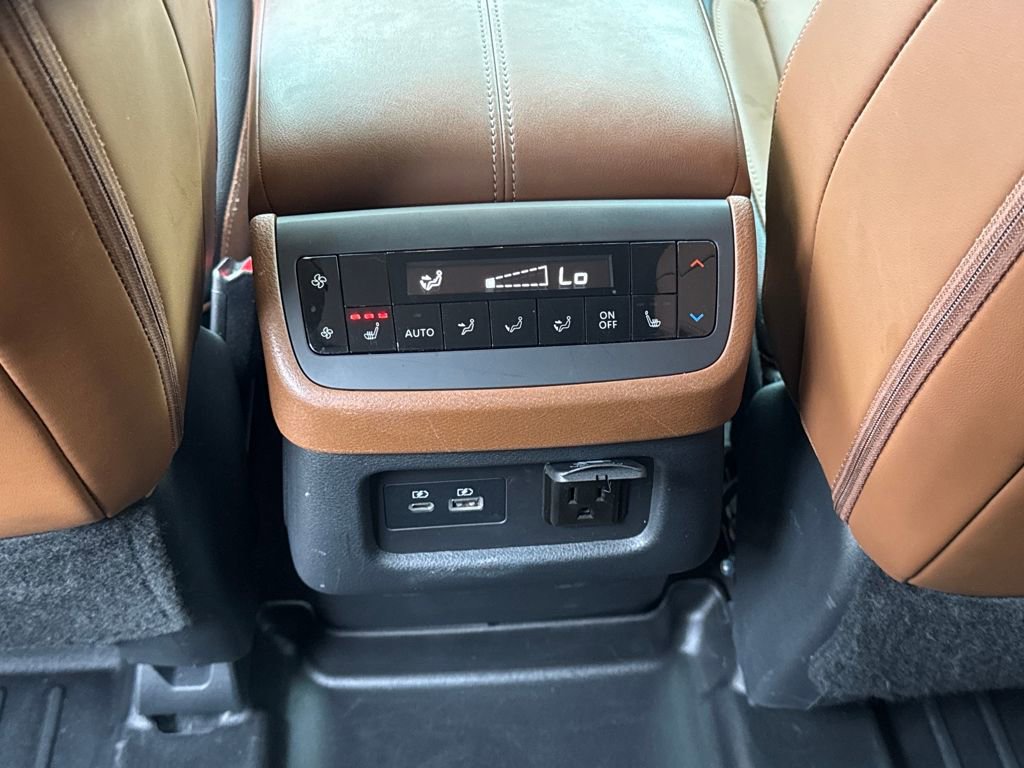 Used 2024 Nissan Pathfinder Platinum w/ Cargo Package image 29