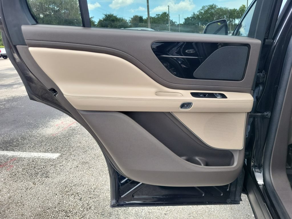 Certified 2023 Lincoln Aviator 2WD w/ Class IV Trailer Tow Package image 10