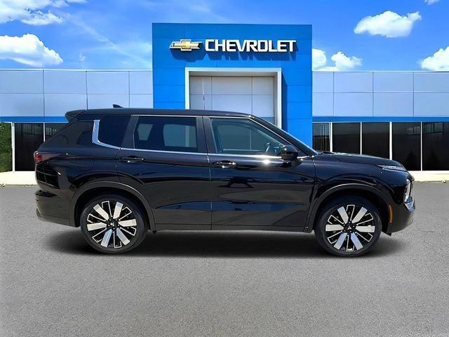 Used 2025 Mitsubishi Outlander SE AWD/4WD image 2