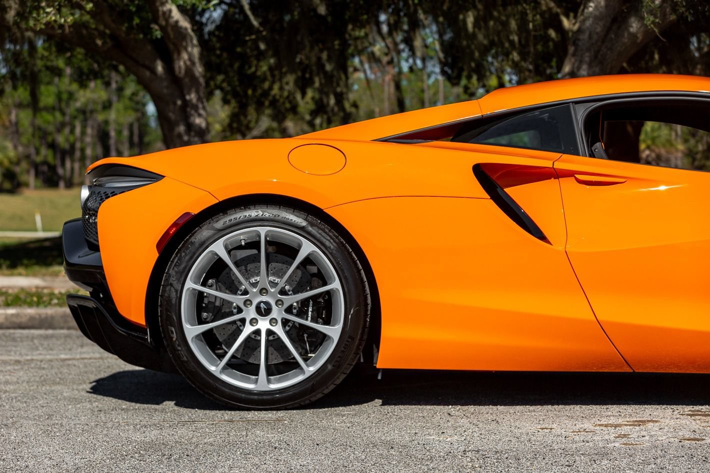 Used 2024 McLaren Artura RWD image 43