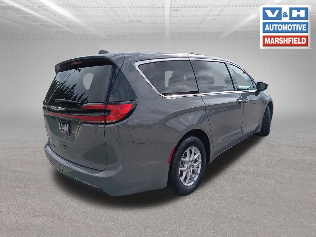 Used 2025 Chrysler Pacifica Select FWD image 28