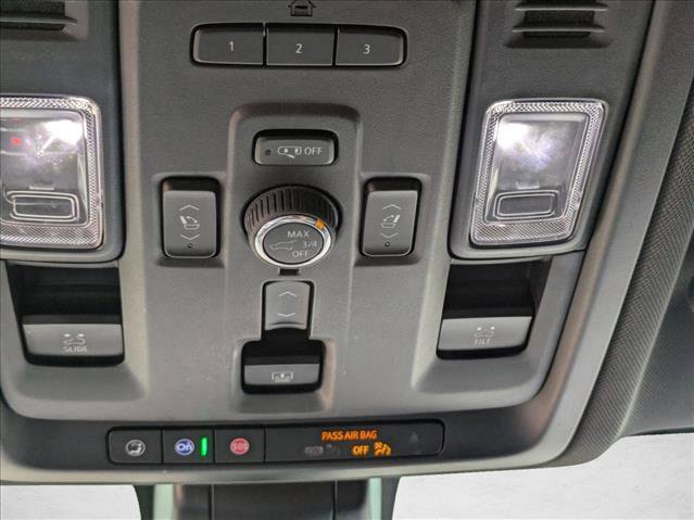 Used 2022 GMC Yukon SLT w/ SLT Premium Package image 14