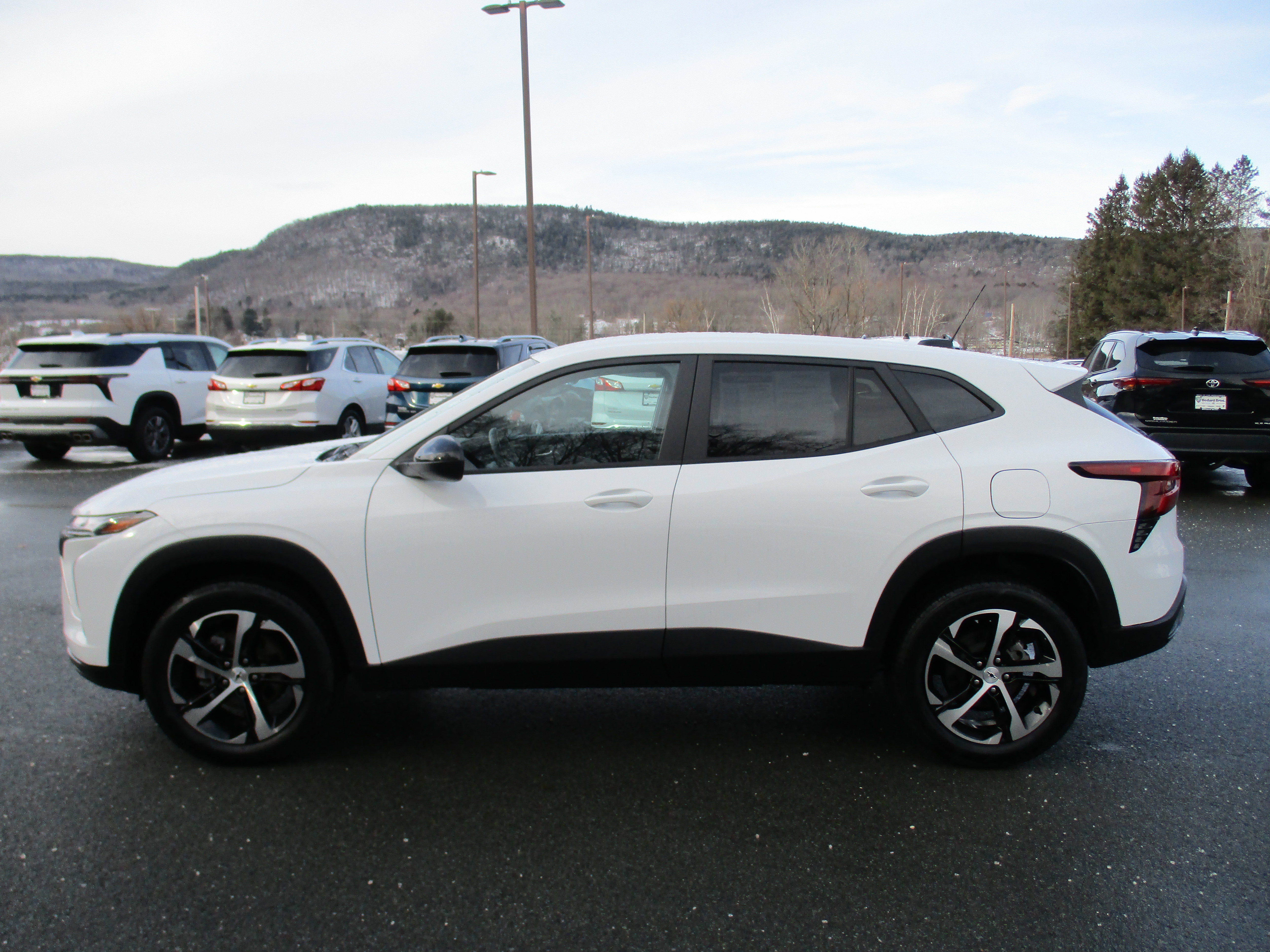 Certified 2024 Chevrolet Trax RS image 8