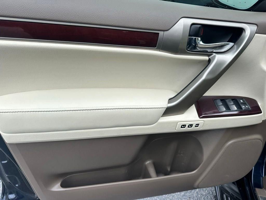 Used 2019 Lexus GX 460 Premium w/ Premium Package AWD/4WD image 21