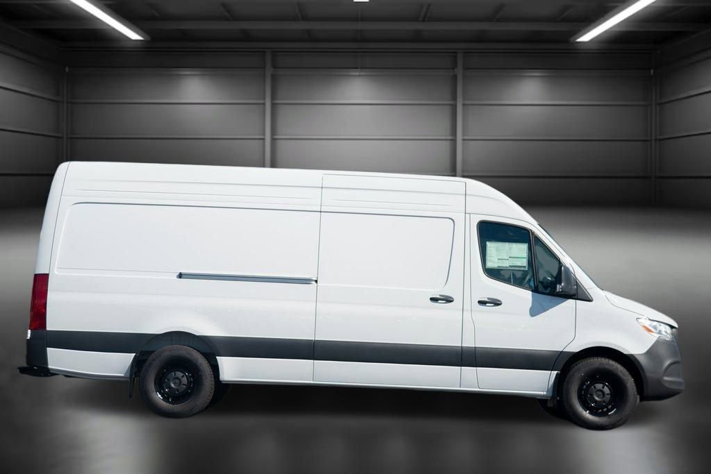 Used 2024 Mercedes-Benz Sprinter 2500 image 6