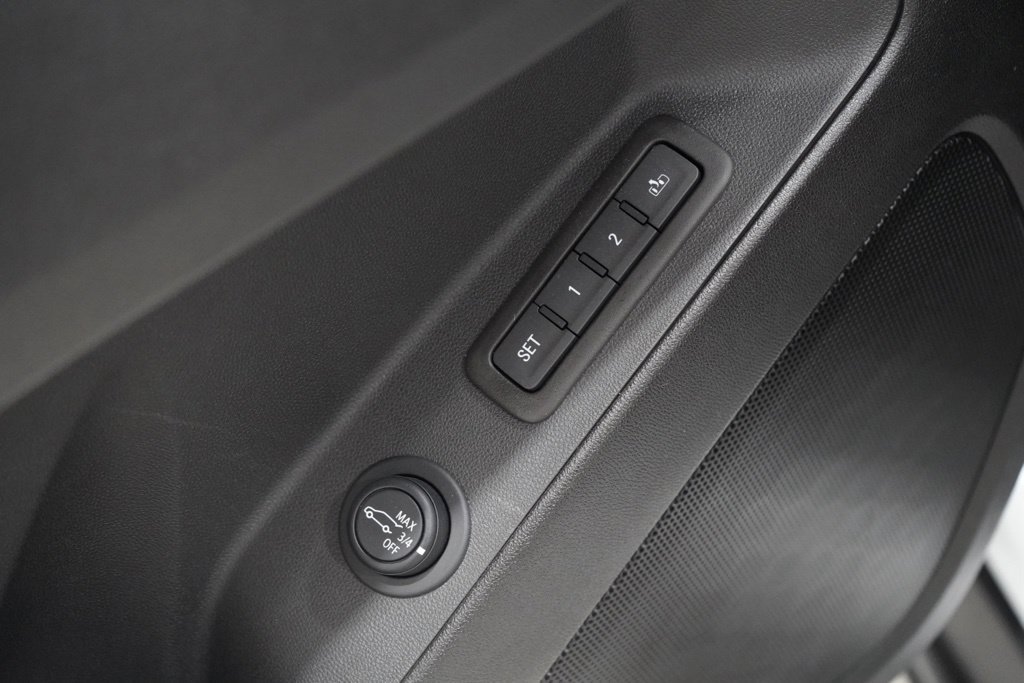 Used 2023 Chevrolet Equinox Premier FWD image 23