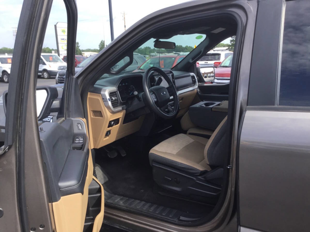 Used 2023 Ford F150 XLT image 4