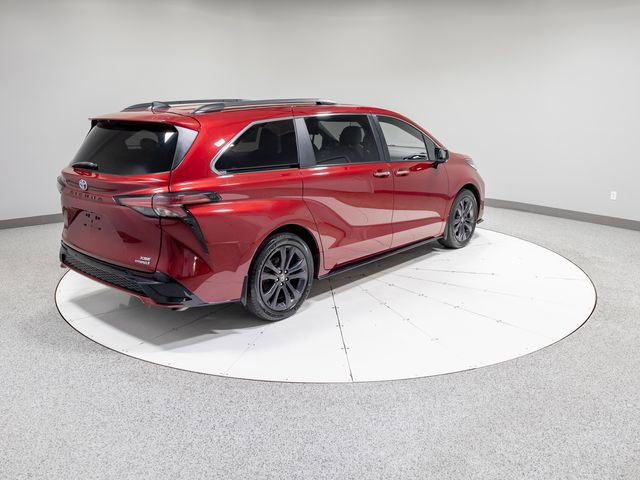 Used 2022 Toyota Sienna XSE FWD image 36